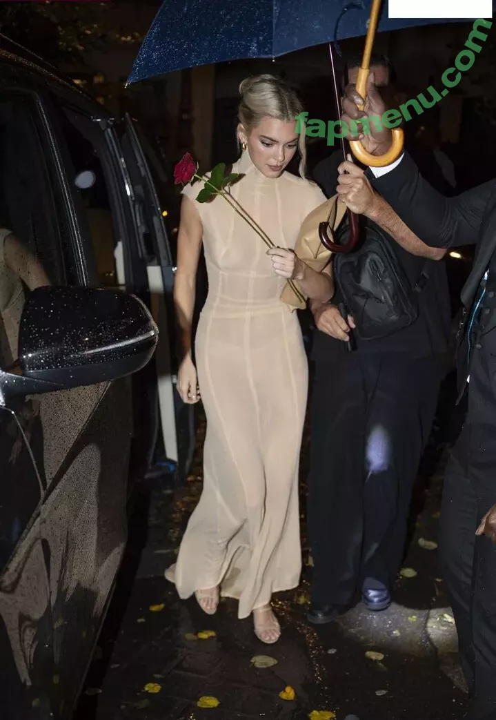 Kendall Jenner nude photo #3938 (KendallJenner)