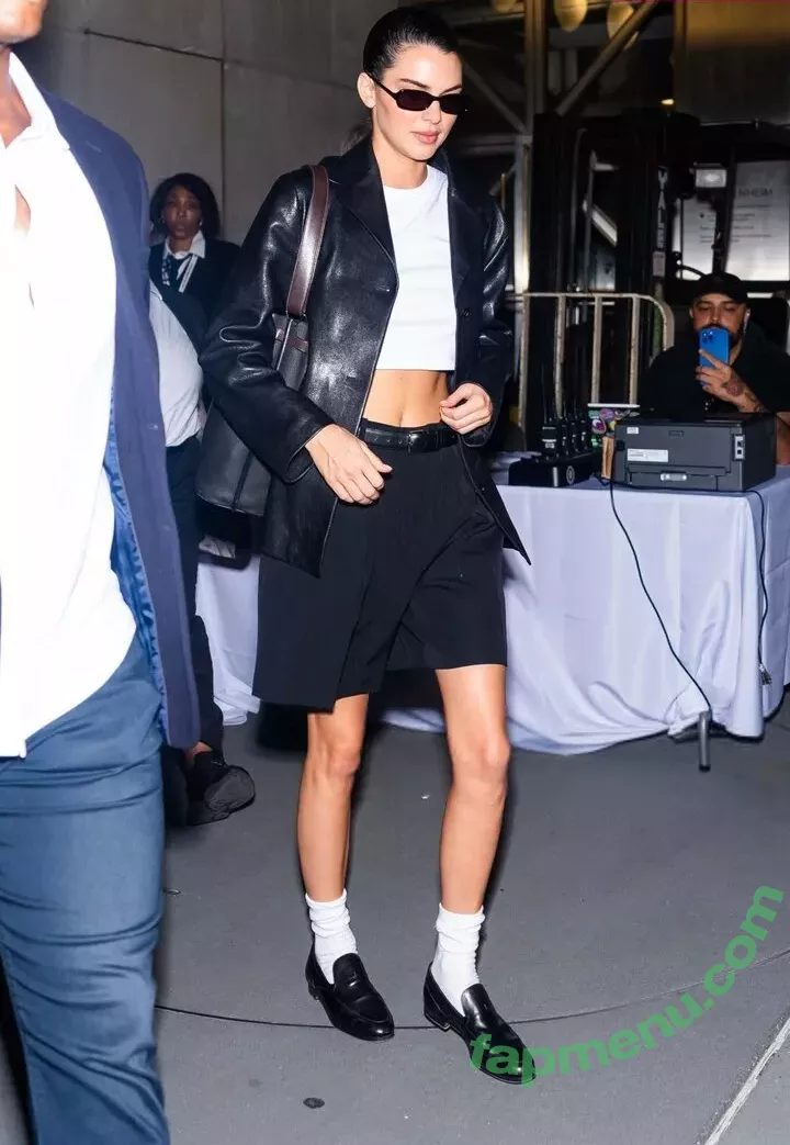 Kendall Jenner nude photo #3950 (KendallJenner)