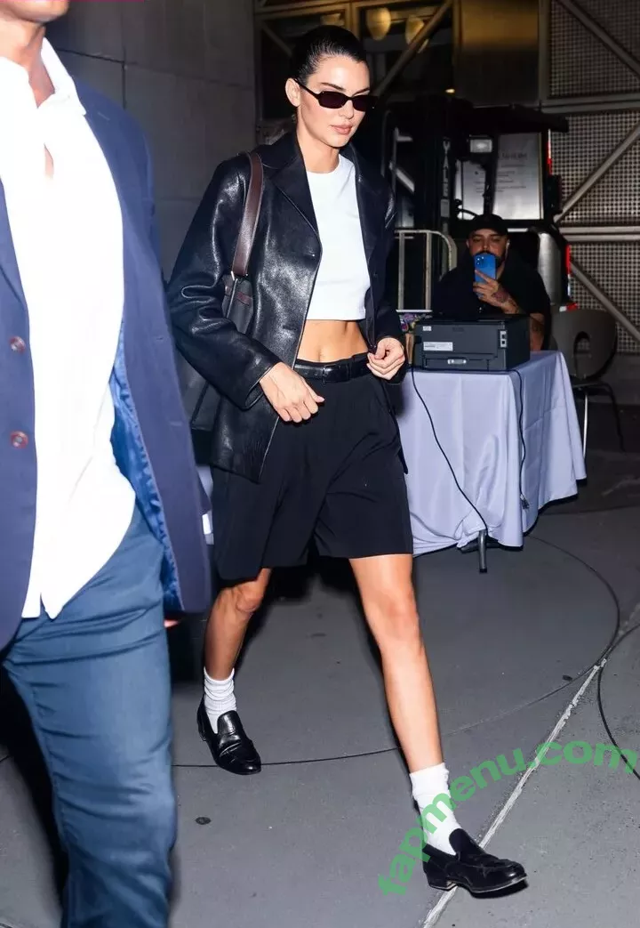 Kendall Jenner nude photo #3954 (KendallJenner)