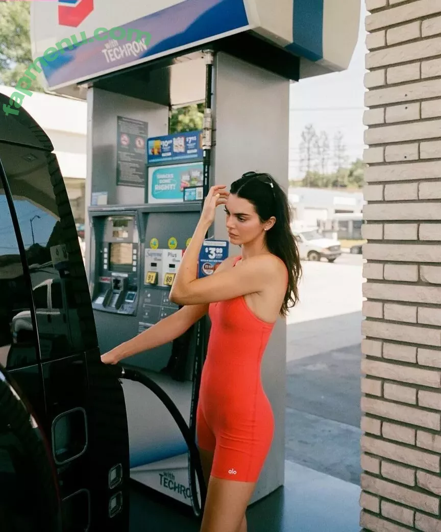 Kendall Jenner nude photo #3985 (KendallJenner)