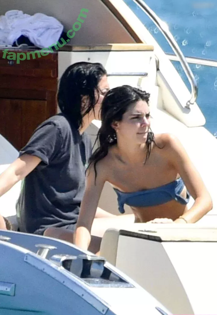 Kendall Jenner nude photo #3989 (KendallJenner)