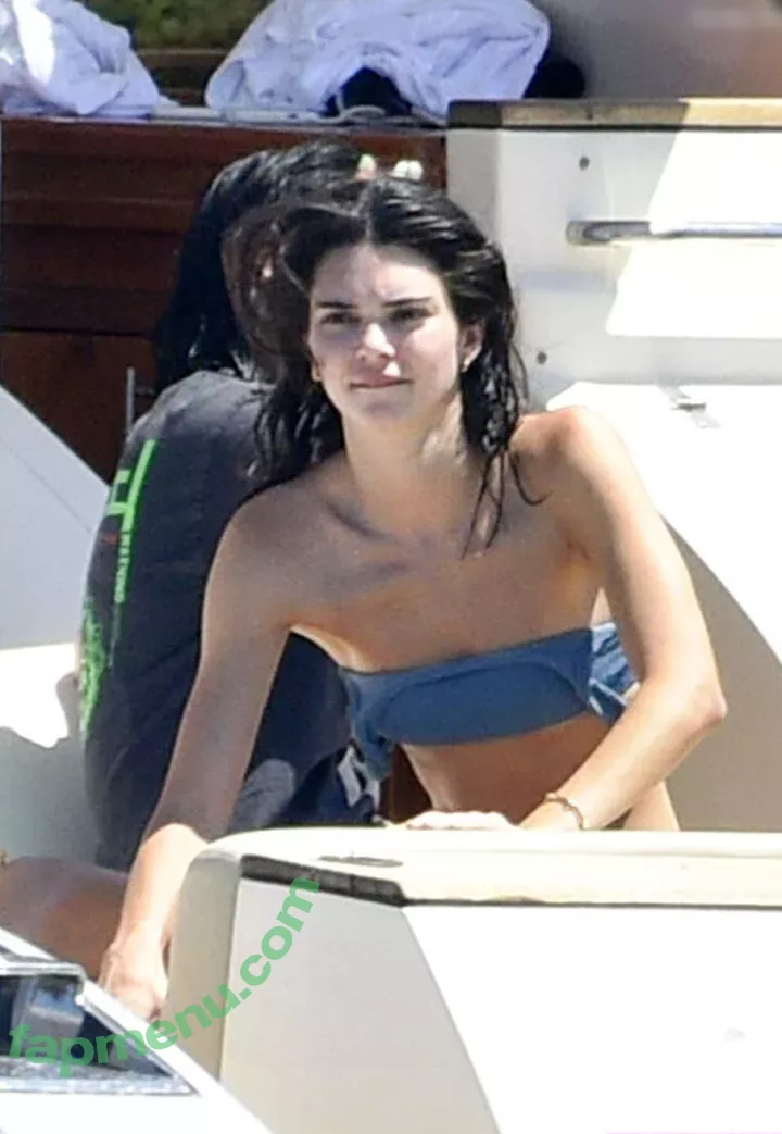 Kendall Jenner nude photo #3992 (KendallJenner)
