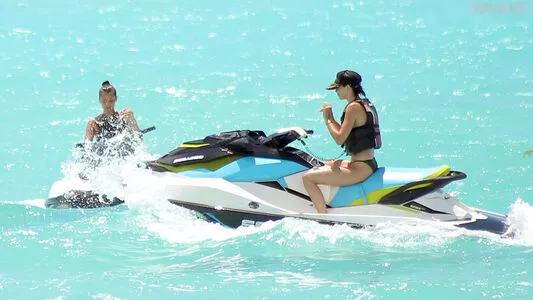 Kendall Jenner / KendallJenner nude photo #4332