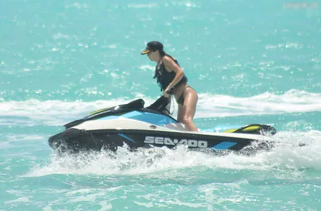 Kendall Jenner / KendallJenner nude photo #4341