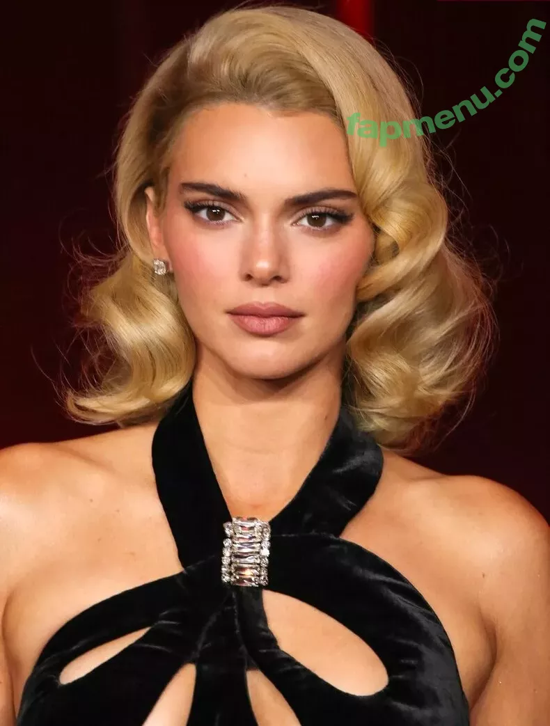 Kendall Jenner nude photo #4014 (KendallJenner)