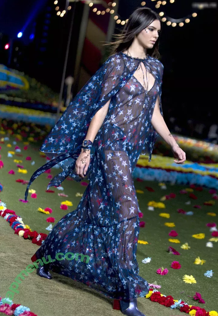 Kendall Jenner nude photo #4041 (KendallJenner)