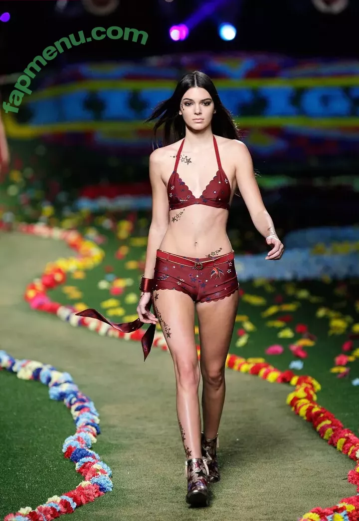 Kendall Jenner nude photo #4045 (KendallJenner)