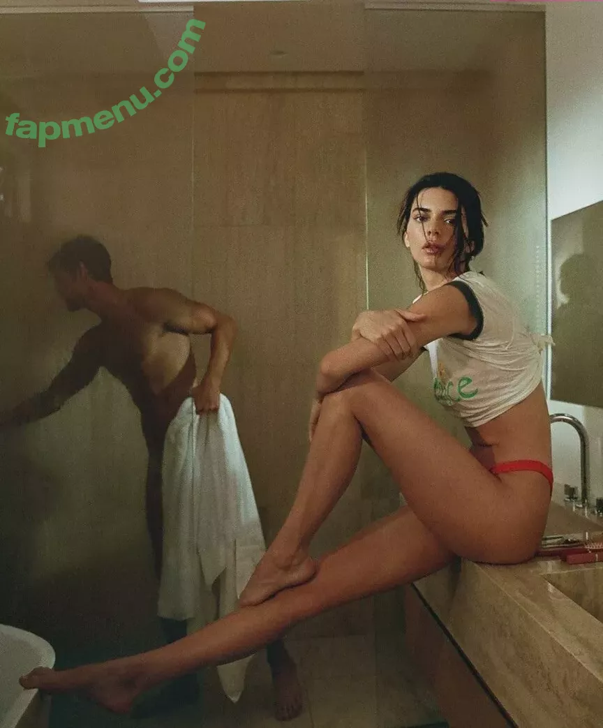 Kendall Jenner nude photo #4118 (KendallJenner)