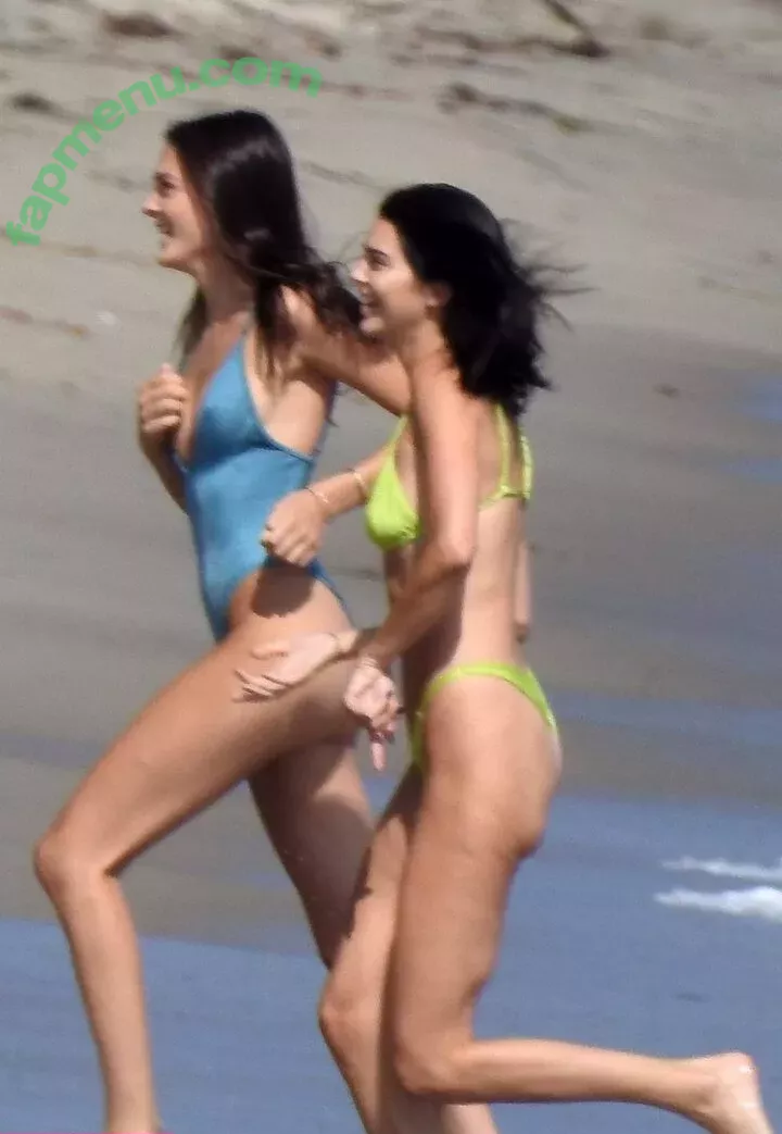 Kendall Jenner nude photo #4132 (KendallJenner)