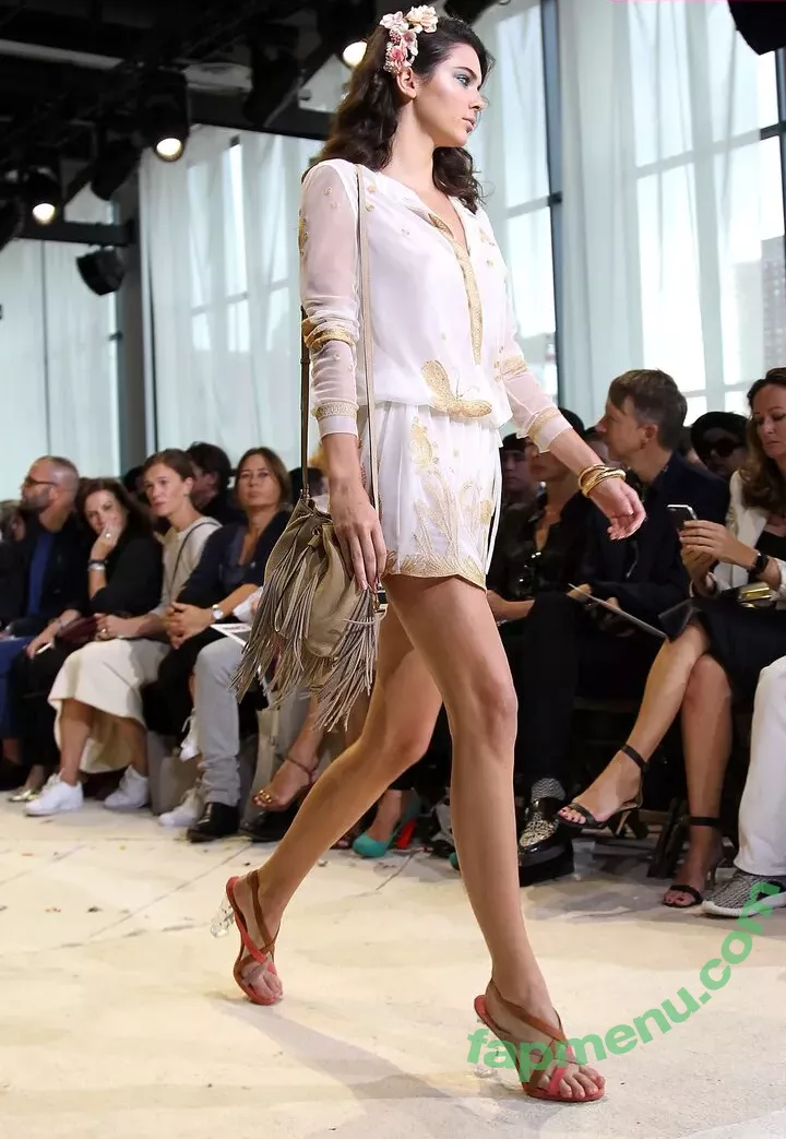 Kendall Jenner nude photo #4170 (KendallJenner)