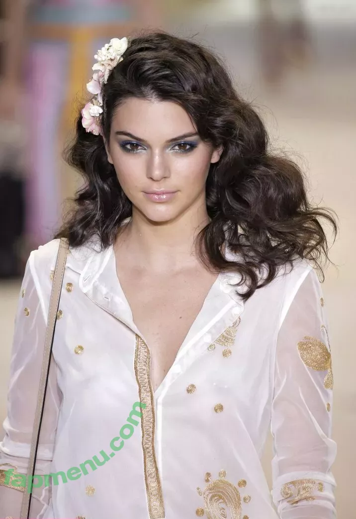 Kendall Jenner nude photo #4172 (KendallJenner)