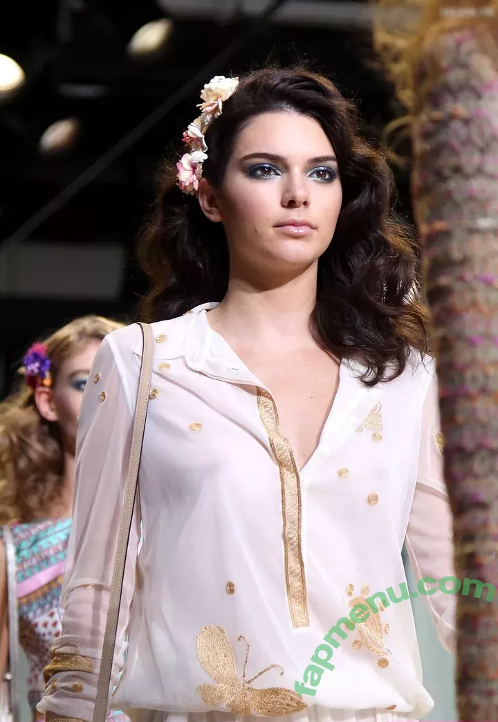 Kendall Jenner nude photo #4175 (KendallJenner)