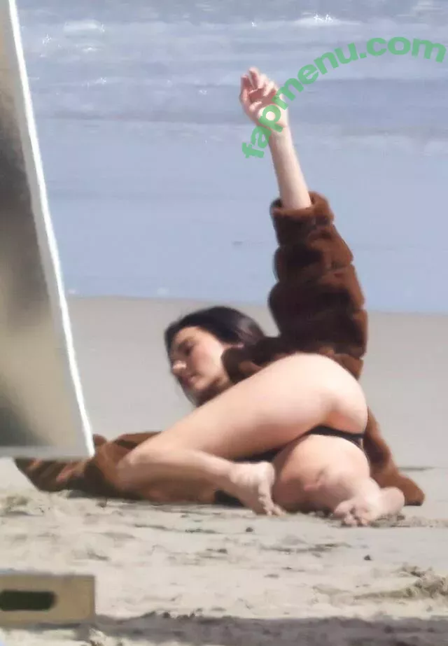 Kendall Jenner nude photo #4211 (KendallJenner)