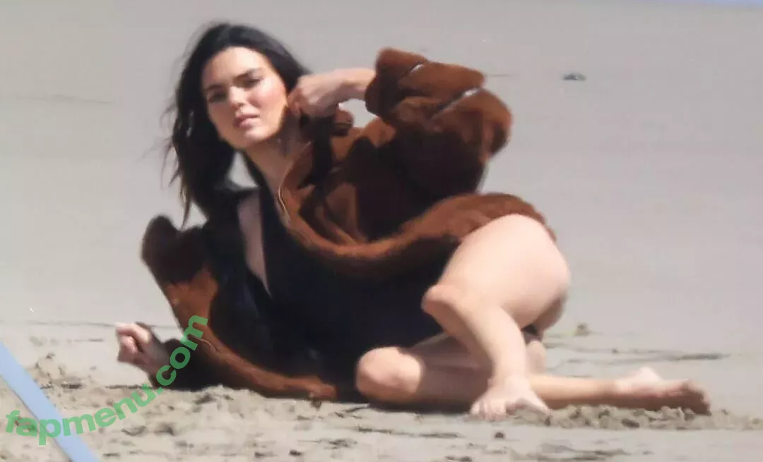 Kendall Jenner nude photo #4214 (KendallJenner)