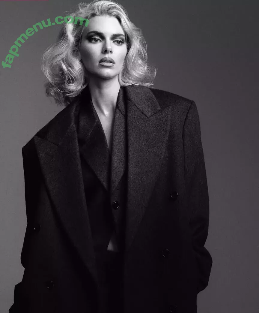 Kendall Jenner nude photo #4241 (KendallJenner)