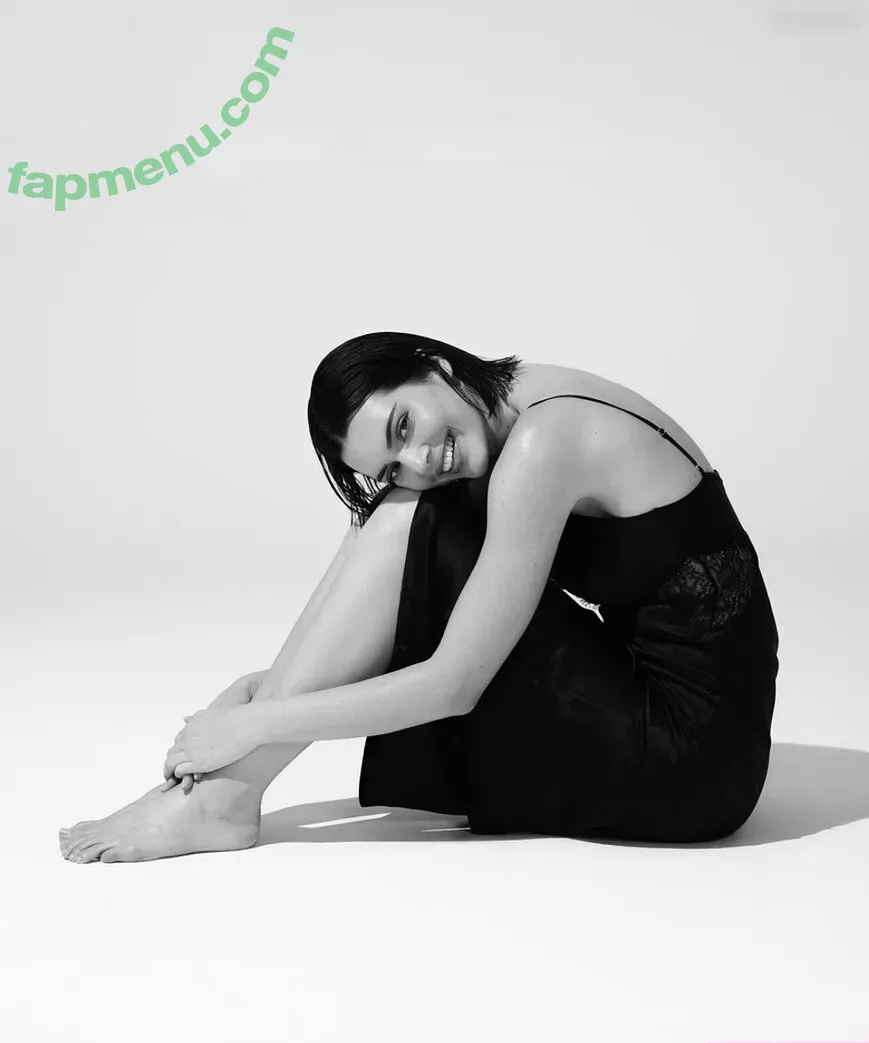 Kendall Jenner nude photo #4273 (KendallJenner)