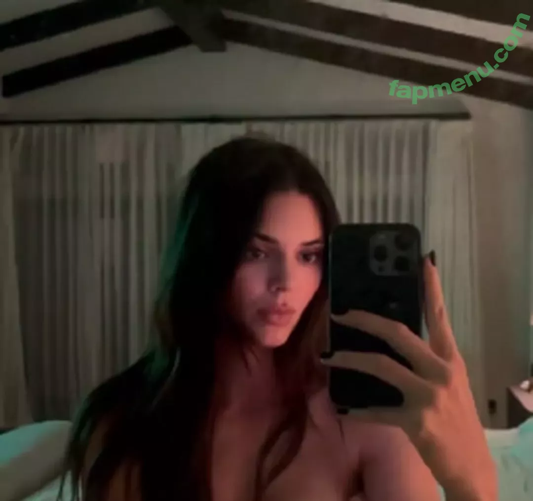 Kendall Jenner nude photo #4284 (KendallJenner)