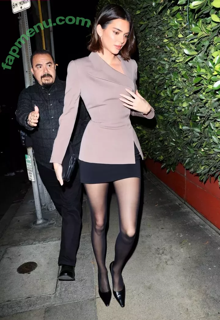 Kendall Jenner nude photo #4292 (KendallJenner)