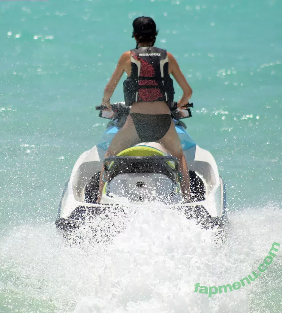 Kendall Jenner nude photo #4337 (KendallJenner)