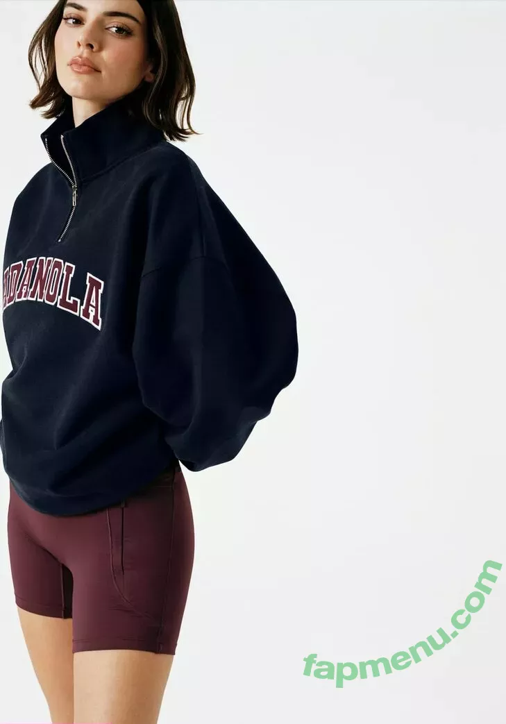 Kendall Jenner nude photo #4354 (KendallJenner)