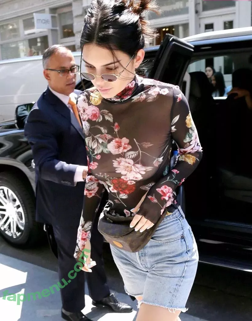 Kendall Jenner nude photo #4383 (KendallJenner)