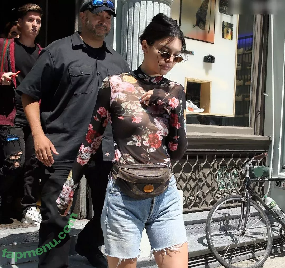 Kendall Jenner nude photo #4388 (KendallJenner)