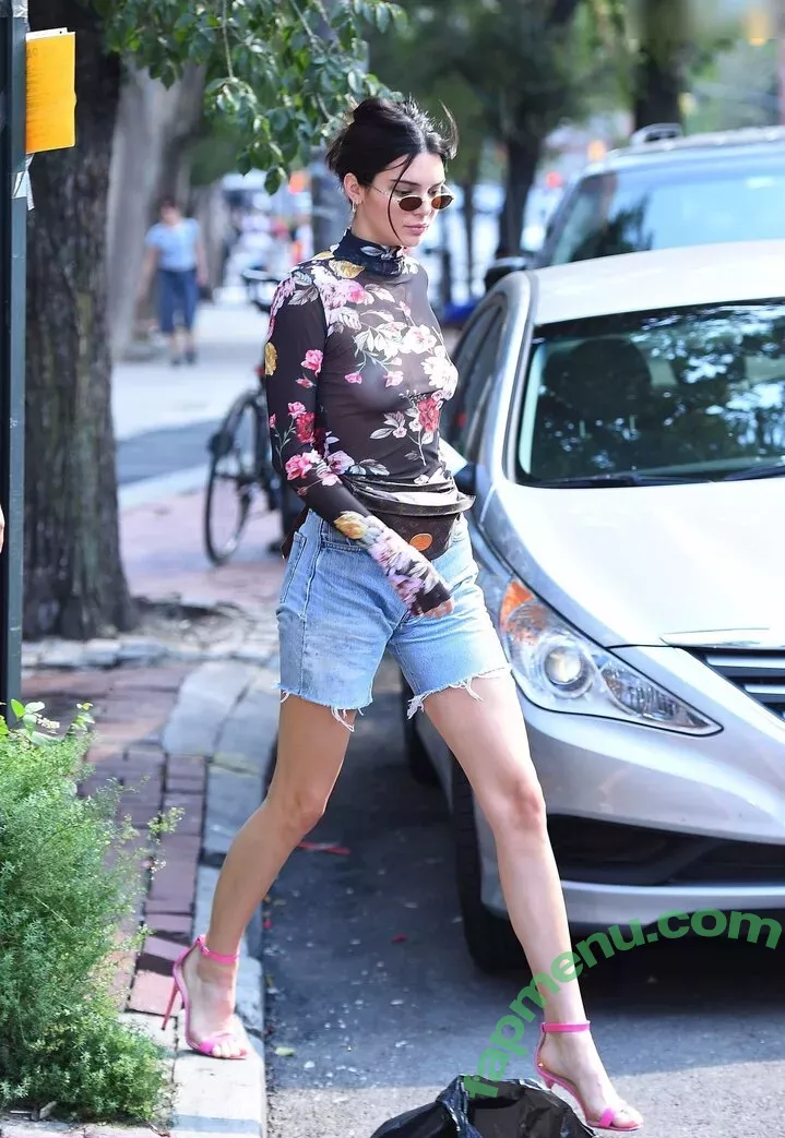 Kendall Jenner nude photo #4389 (KendallJenner)