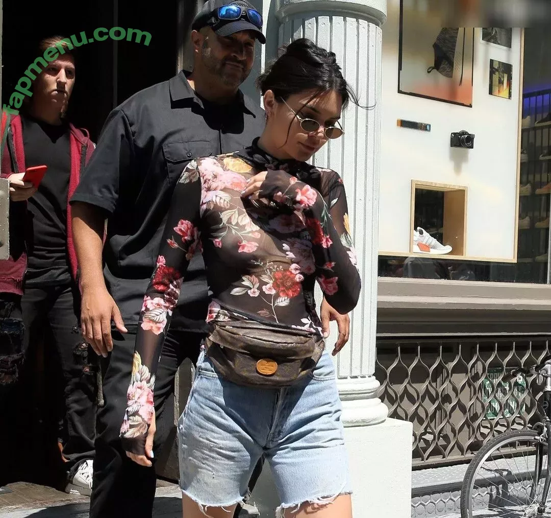 Kendall Jenner nude photo #4391 (KendallJenner)