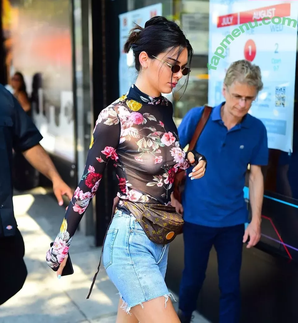 Kendall Jenner nude photo #4398 (KendallJenner)