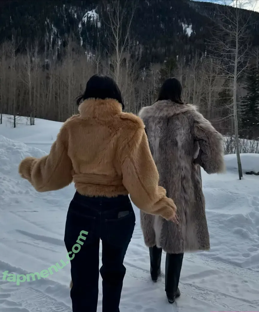 Kendall Jenner nude photo #4445 (KendallJenner)