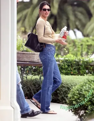 Kendall Jenner / KendallJenner nude photo #5352