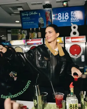 Kendall Jenner / KendallJenner nude photo #5682