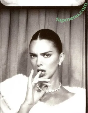 Kendall Jenner / KendallJenner nude photo #5819