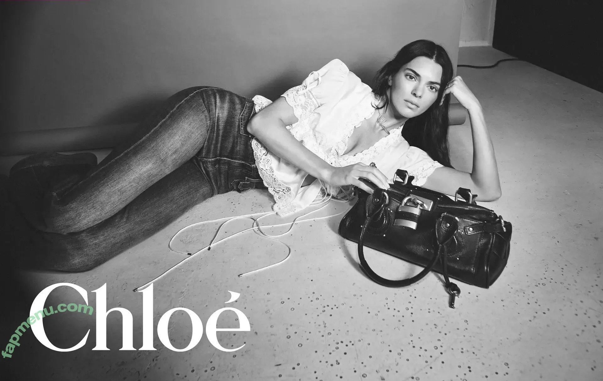 Kendall Jenner nude photo #5350 (KendallJenner)