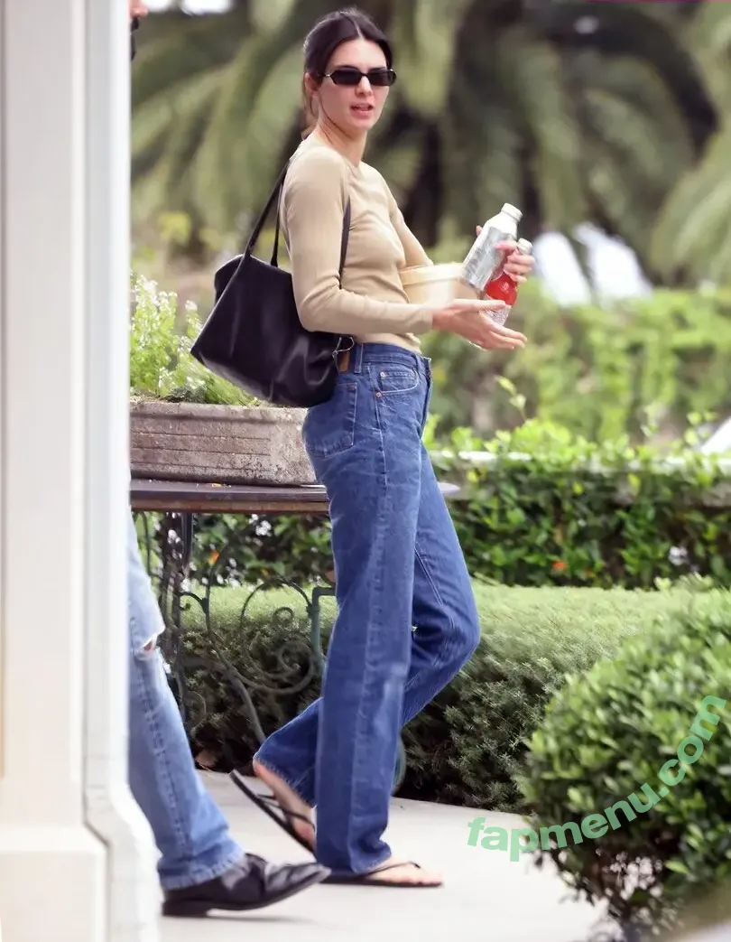 Kendall Jenner nude photo #5352 (KendallJenner)