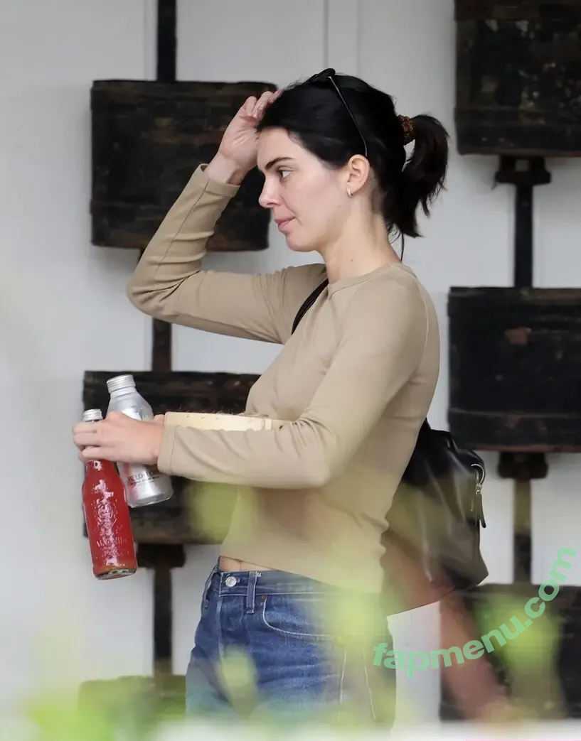 Kendall Jenner nude photo #5353 (KendallJenner)