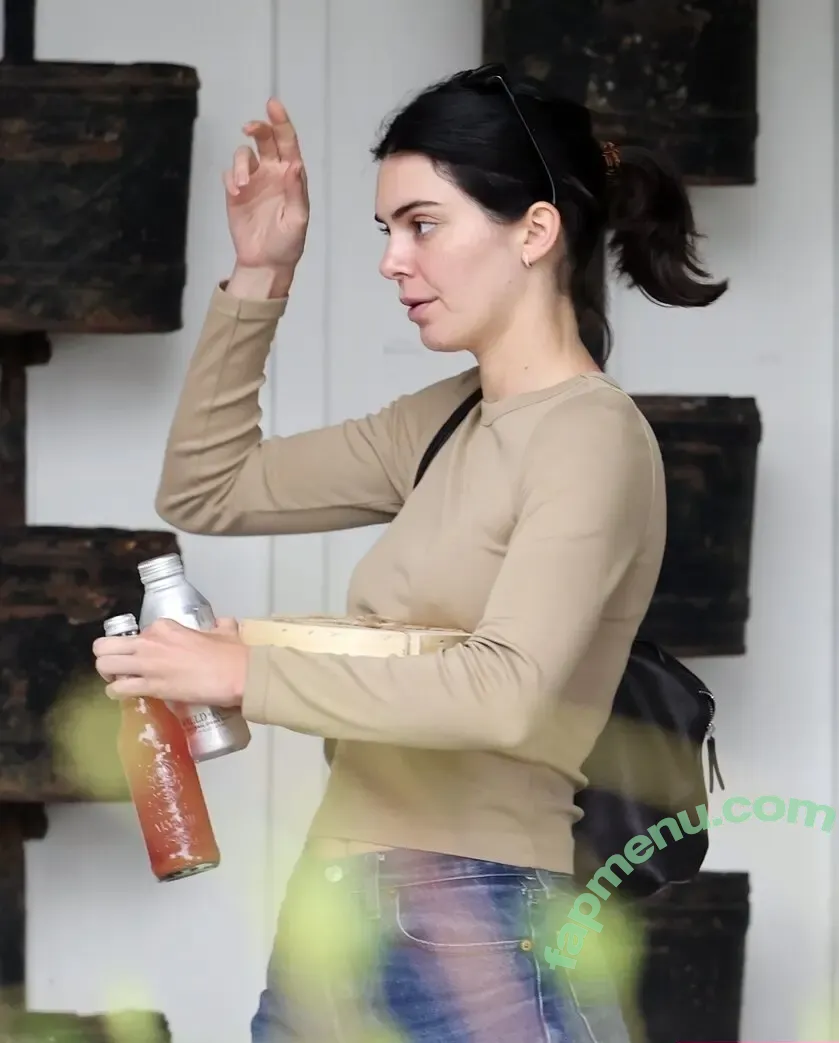 Kendall Jenner nude photo #5354 (KendallJenner)