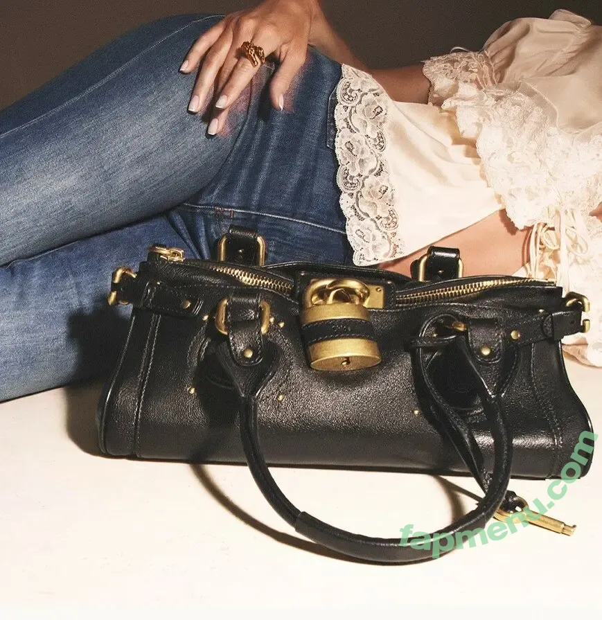 Kendall Jenner nude photo #5364 (KendallJenner)