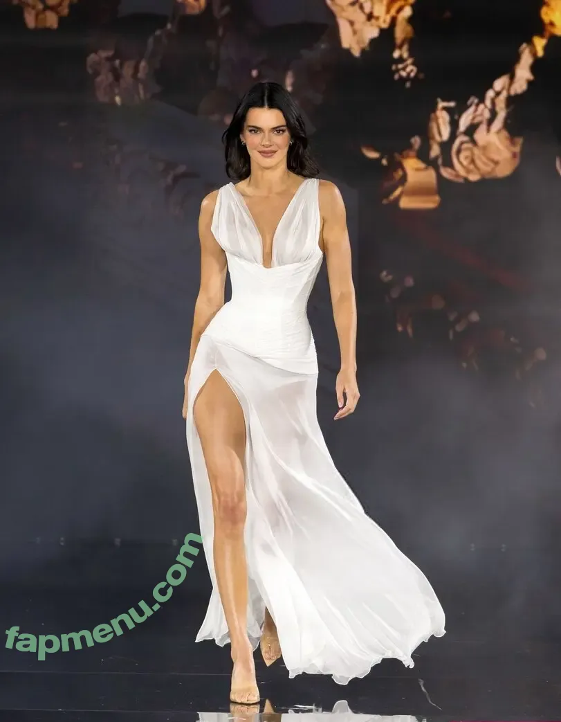 Kendall Jenner nude photo #5389 (KendallJenner)