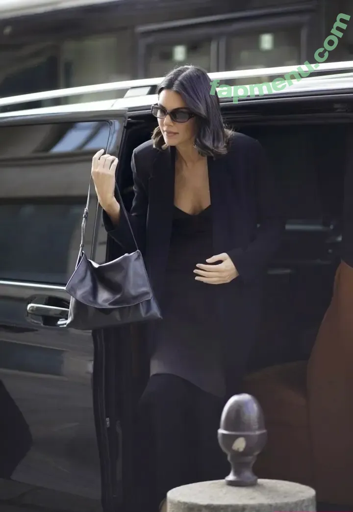 Kendall Jenner nude photo #5414 (KendallJenner)