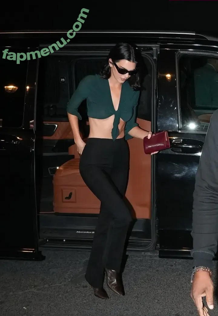Kendall Jenner nude photo #5444 (KendallJenner)