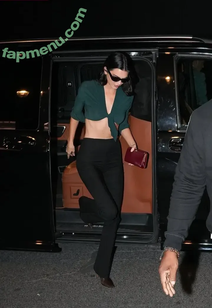 Kendall Jenner nude photo #5448 (KendallJenner)