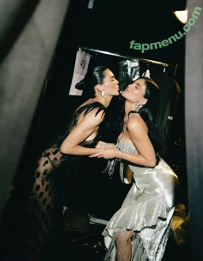 Kendall Jenner nude photo #5467 (KendallJenner)
