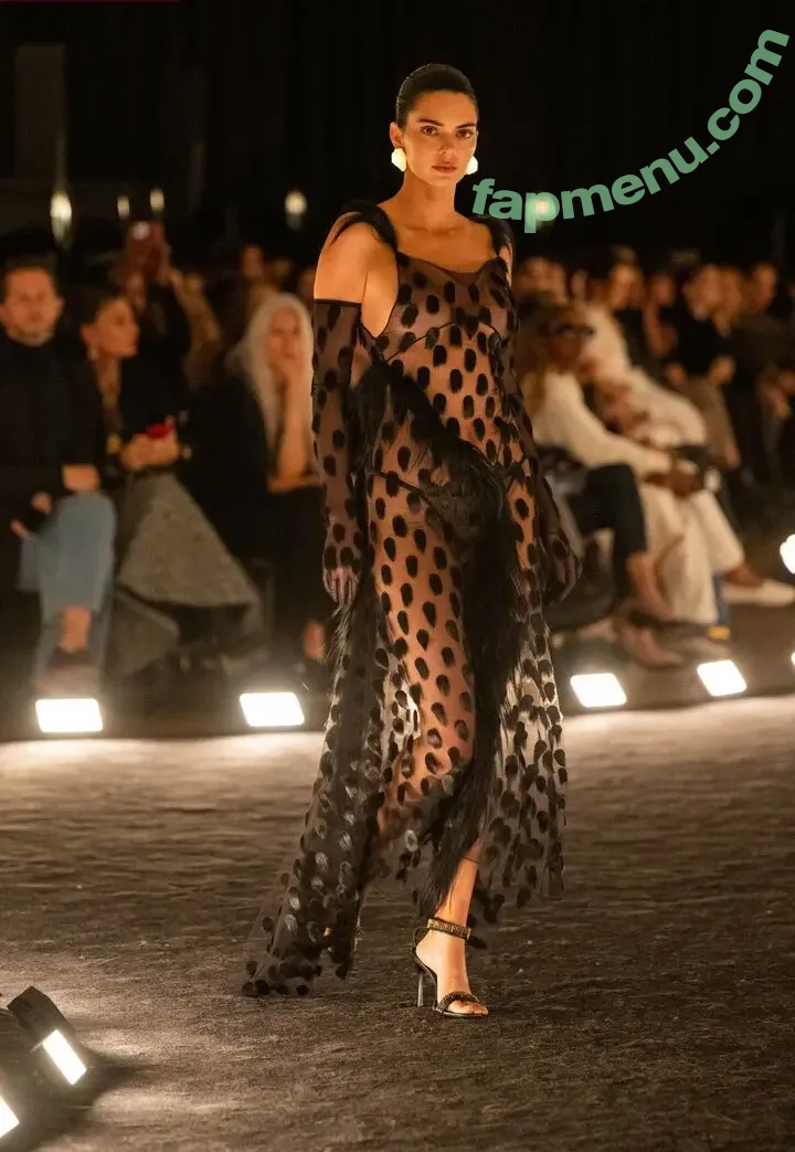 Kendall Jenner nude photo #5470 (KendallJenner)
