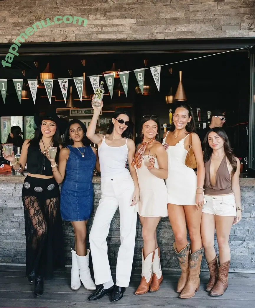 Kendall Jenner nude photo #5504 (KendallJenner)