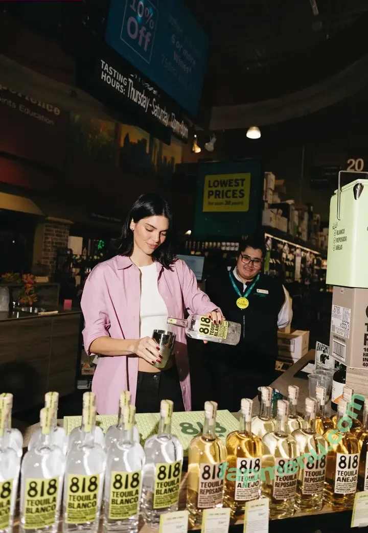 Kendall Jenner nude photo #5506 (KendallJenner)