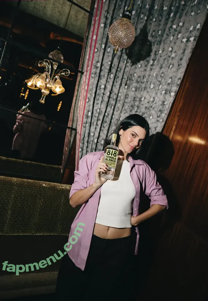 Kendall Jenner nude photo #5513 (KendallJenner)