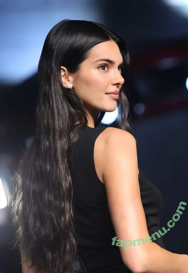 Kendall Jenner nude photo #5523 (KendallJenner)