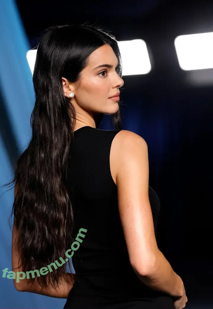 Kendall Jenner nude photo #5537 (KendallJenner)