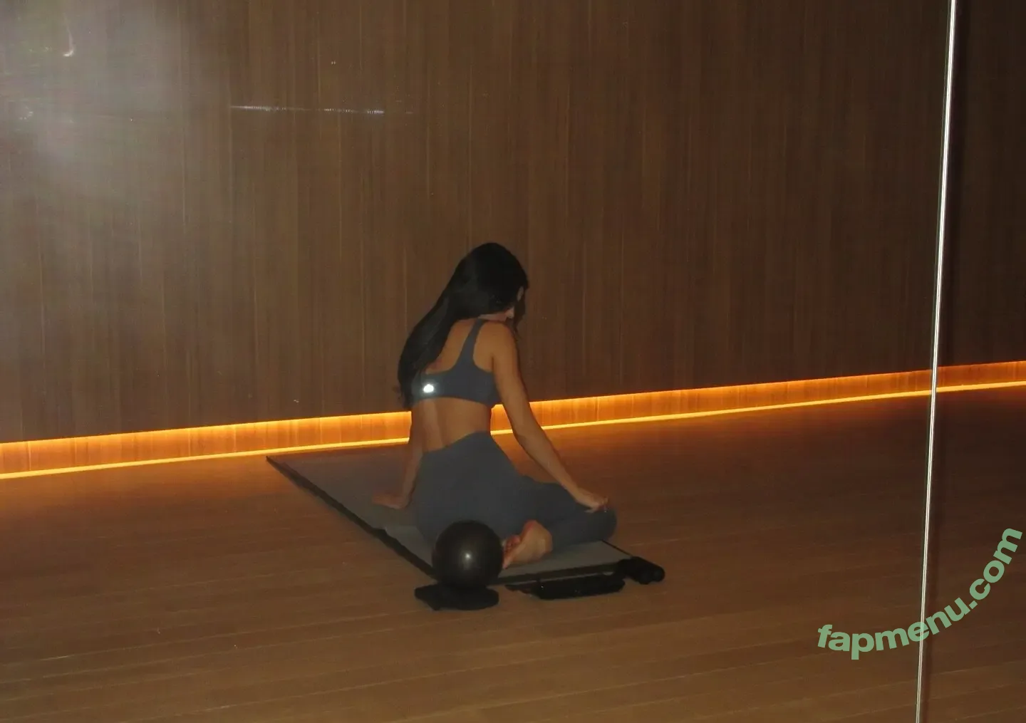 Kendall Jenner nude photo #5564 (KendallJenner)